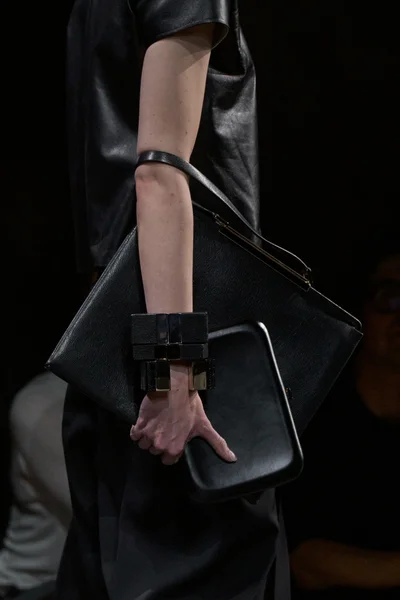 Look 10